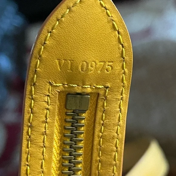 Elegant Louis Vuitton Epi Saint Jacques Tote Bag - Picture 9 of 12